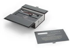 Parker® Parker Duofold Prestige Burgundy Chevron Balpen -Pennen Verkoop 1945419 Parker Duofold Prestige Burgundy Chevron Ballpoint Pen 3