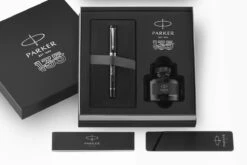 Parker® Parker Duofold 135 Years Anniversary Black CT Vulpen 12 Parker® Parker Duofold 135 Years Anniversary Black CT Vulpen -Pennen Verkoop Parker Duofold 135 Years Fountain Pen CT 6