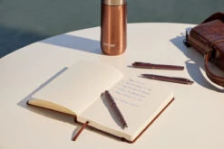 Parker® Parker IM Monochrome Burgundy Vulpen -Pennen Verkoop Parker IM Monochrome Burgundy FP Sfeer 1