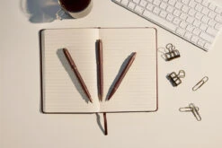 Parker® Parker IM Monochrome Burgundy Vulpen -Pennen Verkoop Parker IM Monochrome Burgundy FP Sfeer 4