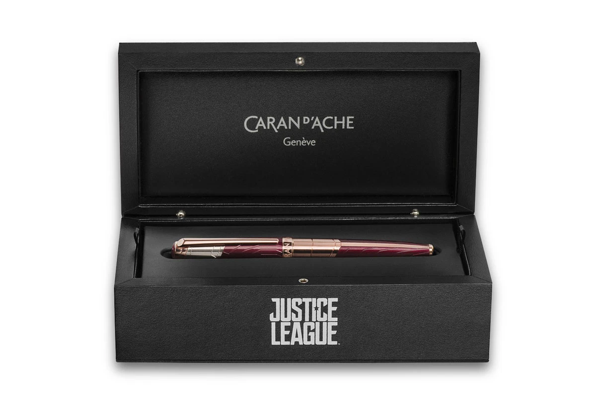 Caran D'Ache Justice League Wonder Woman Vulpen 4 Caran D'Ache Justice League Wonder Woman Vulpen - Afbeelding 4