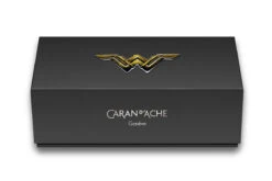 Caran D'Ache Justice League Wonder Woman Vulpen 9 Caran D'Ache Justice League Wonder Woman Vulpen -Pennen Verkoop WW20Car205